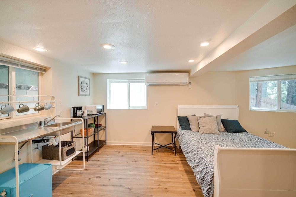 Cozy Crestline Getaway ~ 2 Mi to Lake Gregory