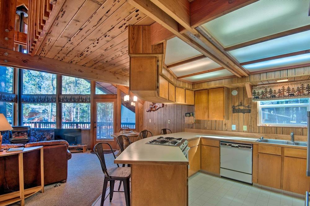 5 Mi to Heavenly Mountain Resort: All-seasons Gem