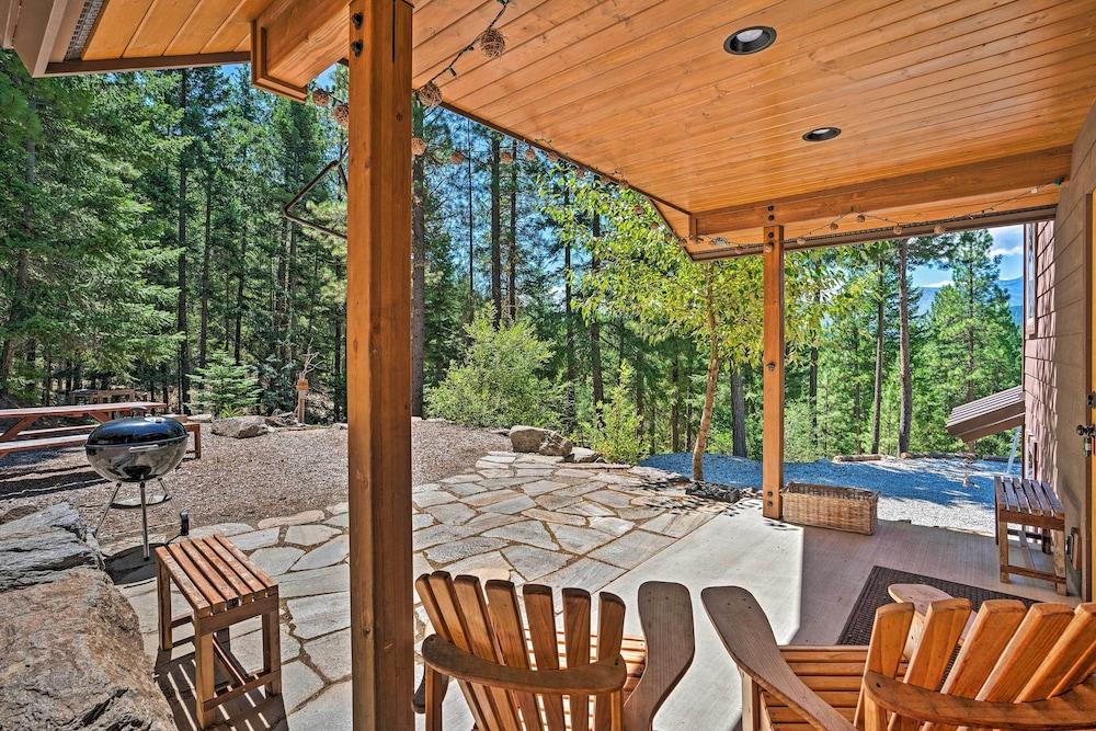 Private Leavenworth Cabin w/ Mtn Views & Fire Pit