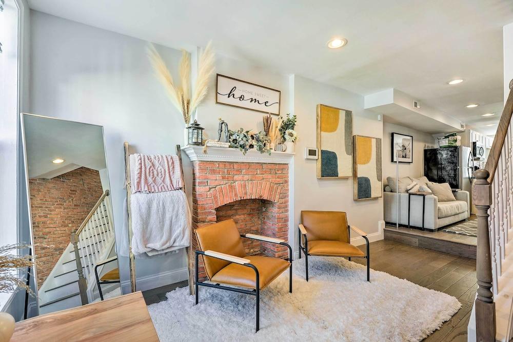 Central & Trendy Baltimore Townhome: Pets OK!