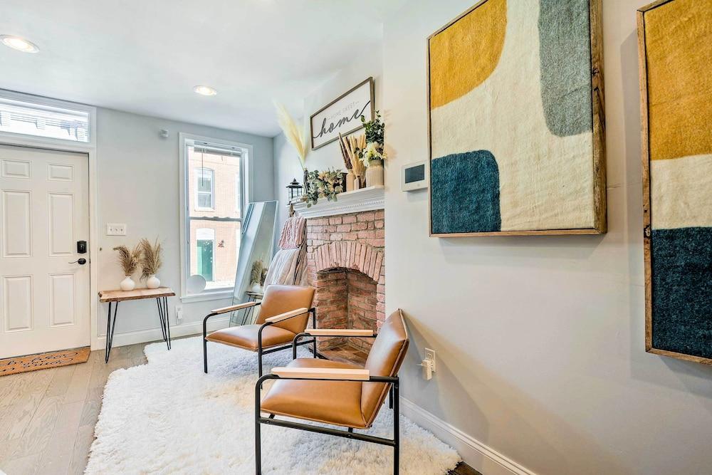 Central & Trendy Baltimore Townhome: Pets OK!