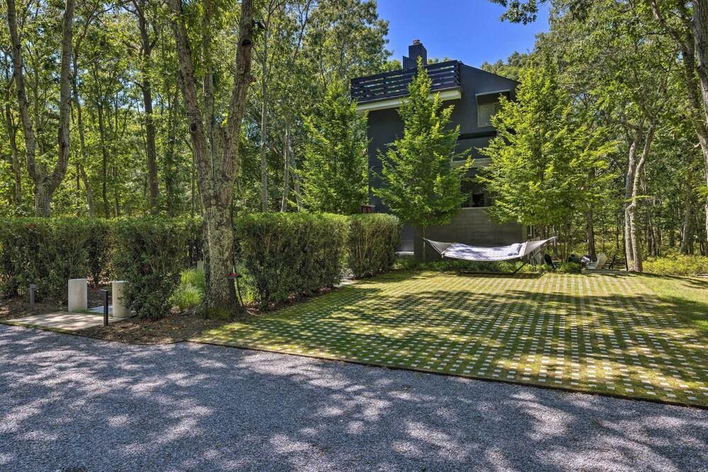 Unique Southampton Getaway w/ Rooftop Deck!