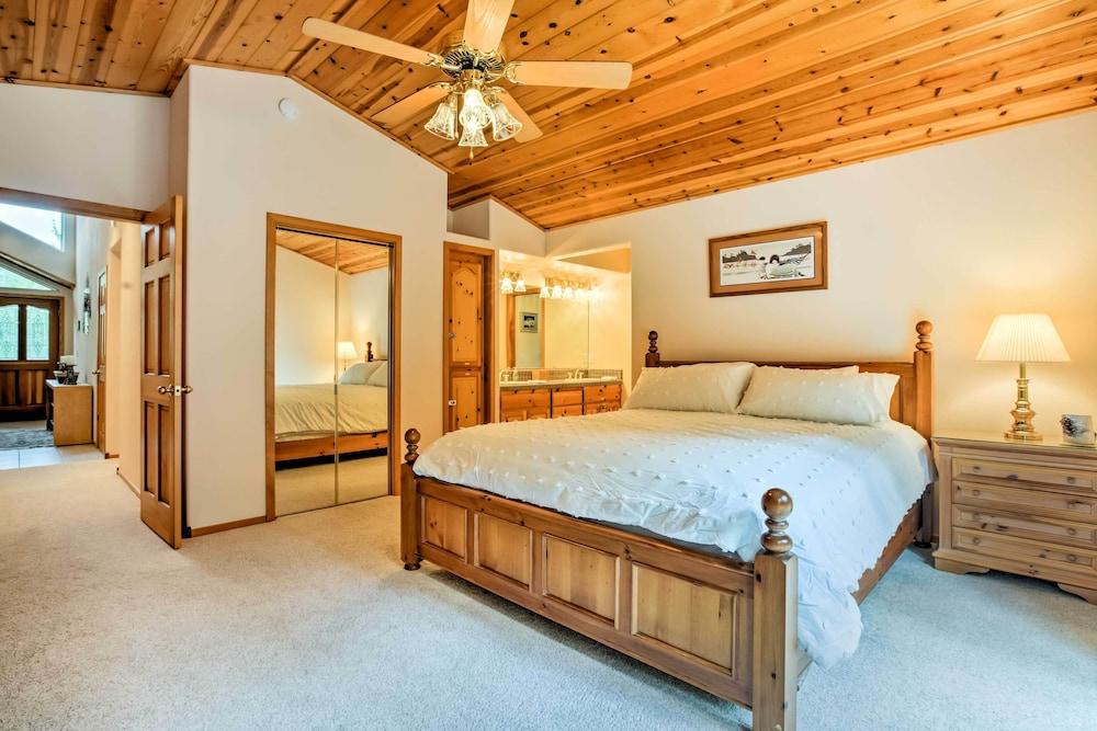 Hot Tub Access, Near Skiing: Tahoe Donner Cabin