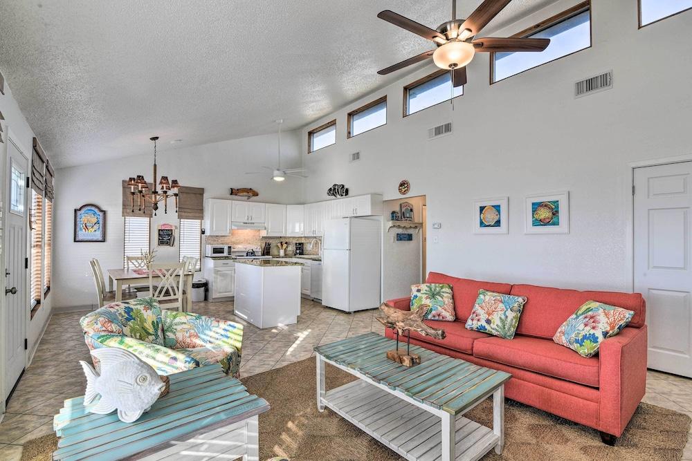 Galveston Beachfront House w/ Deck & Ocean Views!