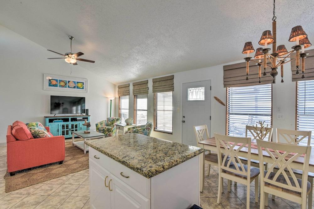 Galveston Beachfront House w/ Deck & Ocean Views!