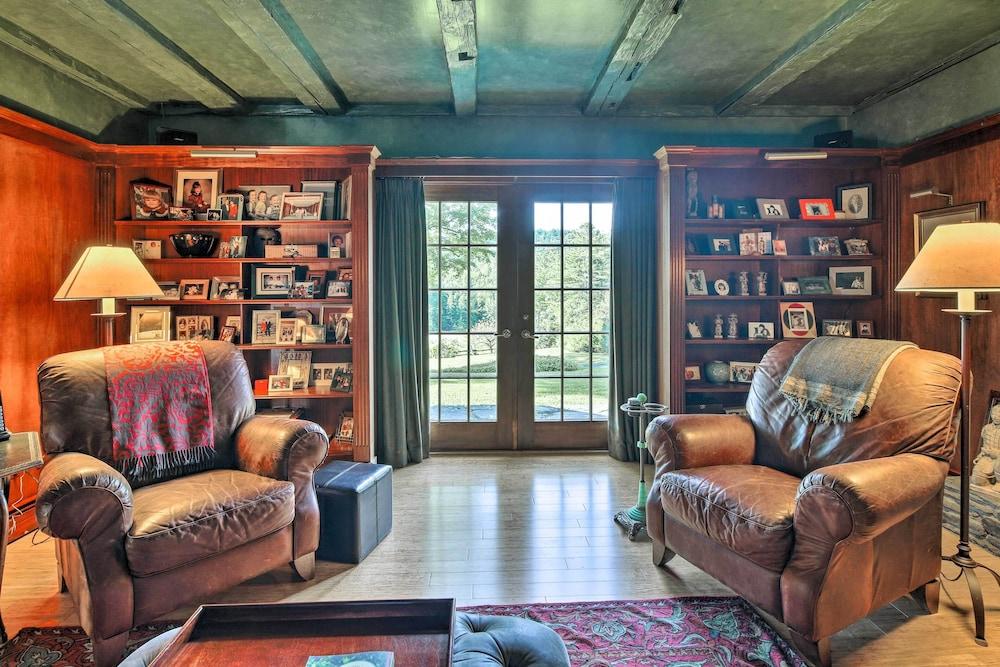 Lovely Brookfield Home w/ Private Deck & Views