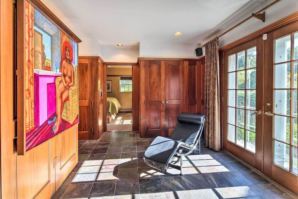 Lovely Brookfield Home w/ Private Deck & Views