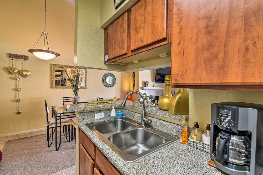 Refreshing Galveston Condo w/ 2 Balconies!