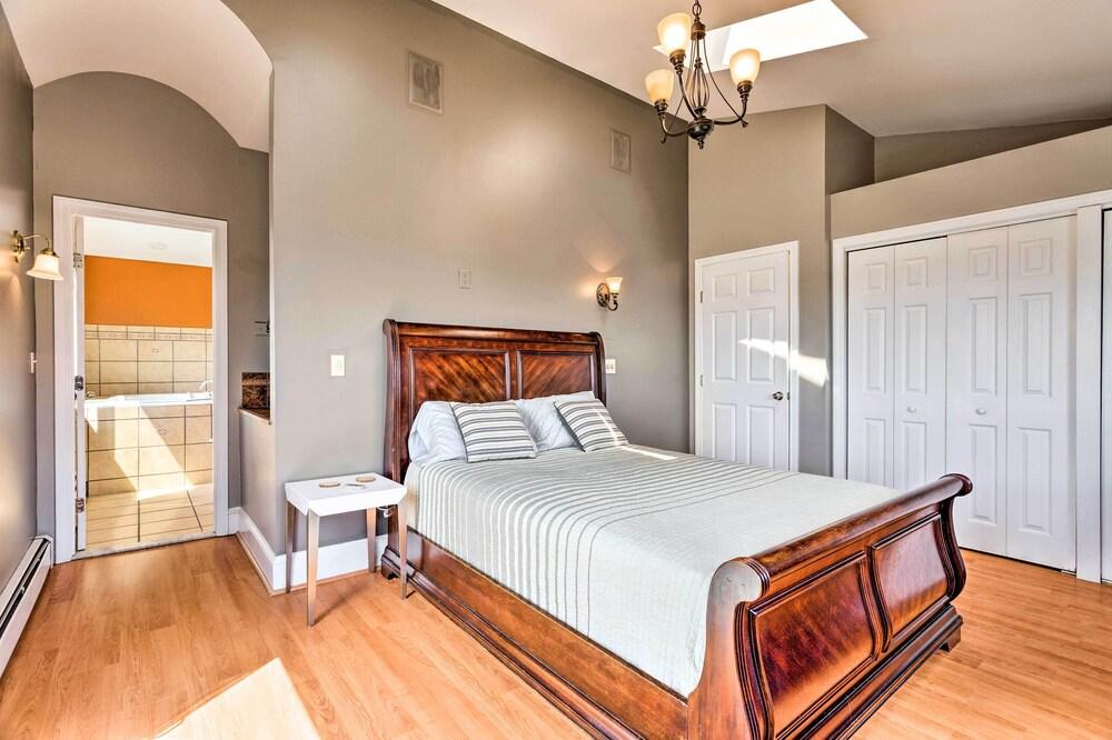 Coastal Abode w/ Beach Views, Walk to Beach & Bars