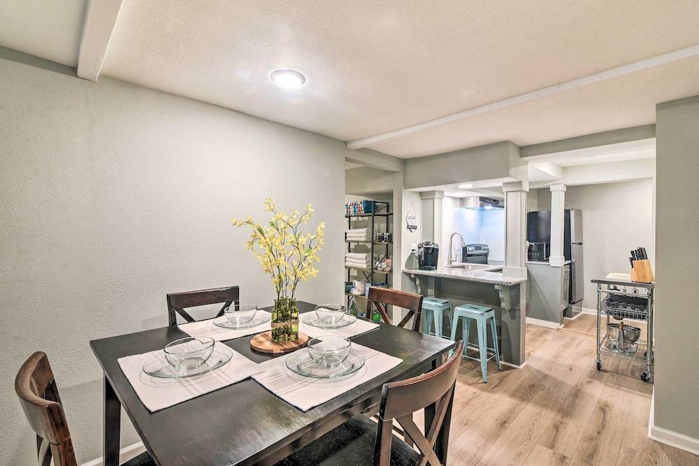 1 Mi to Seawall: Dog-friendly Galveston Home!