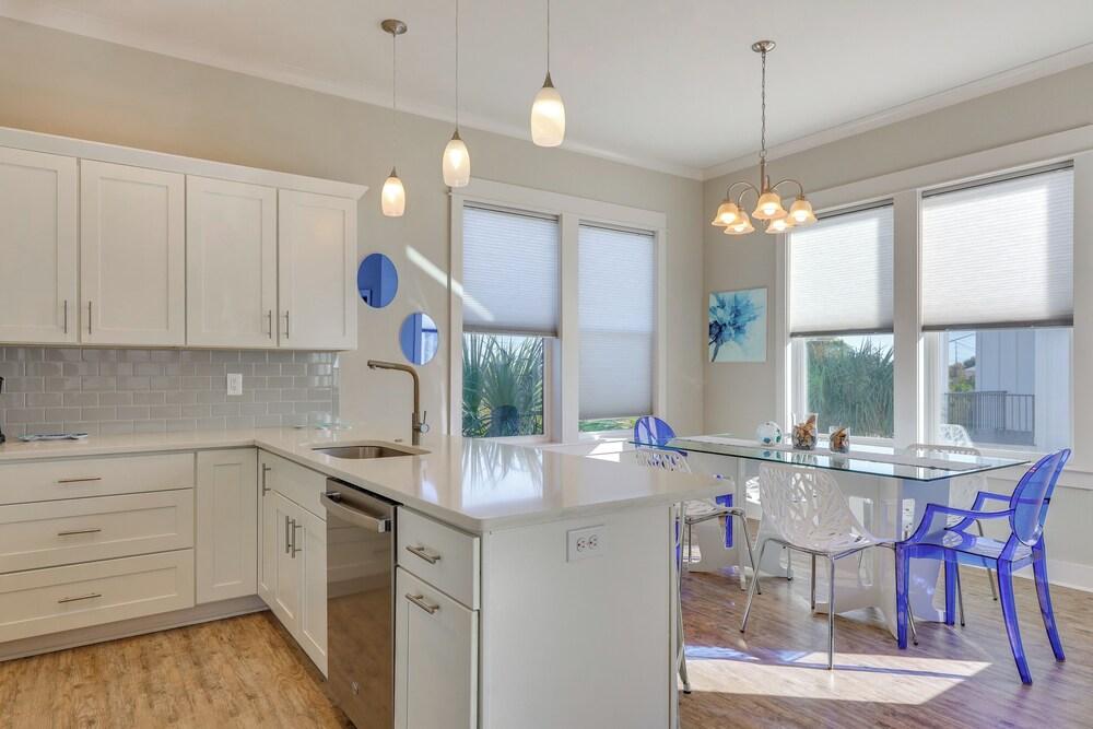 Gulf Shores Home w/ Shared Pool, 2 Blocks to Beach