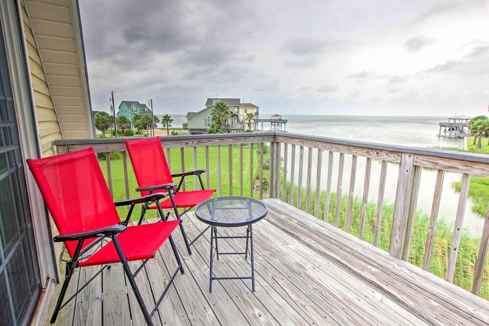 Waterfront Galveston Bay Retreat < 1 Mi to Beach!