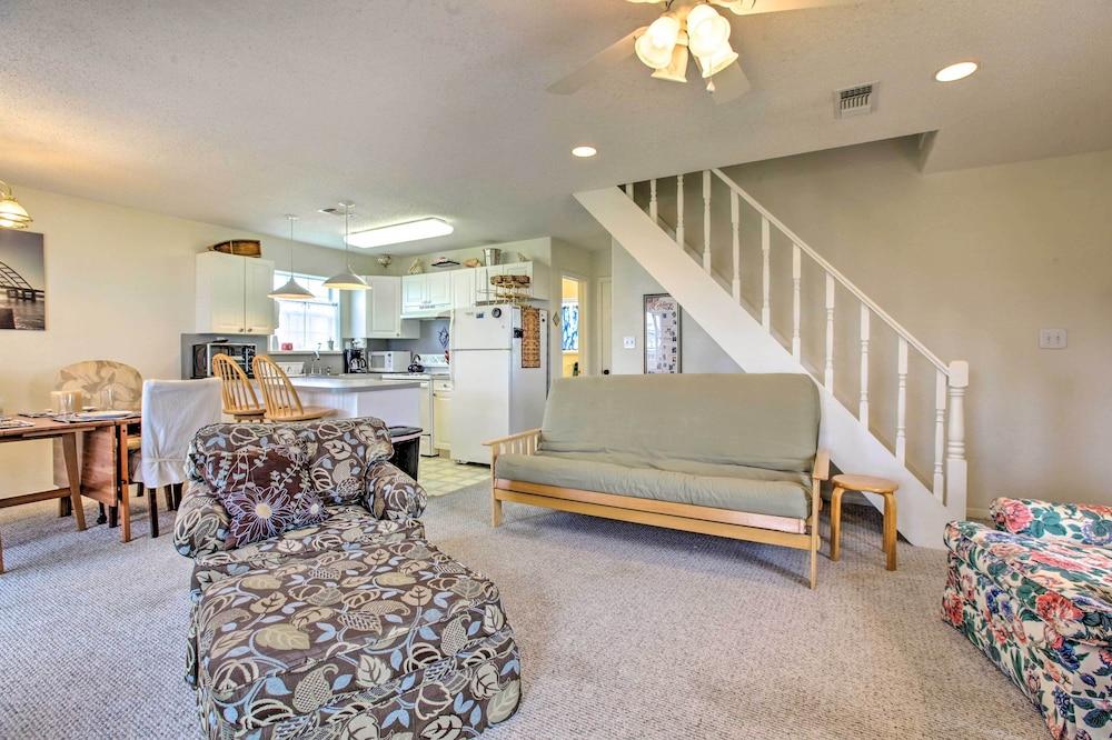 Waterfront Galveston Bay Retreat < 1 Mi to Beach!