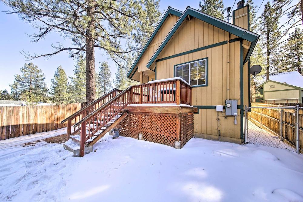 Cozy Home w/ Wood Fireplace: 4 Mi to Big Bear Lake