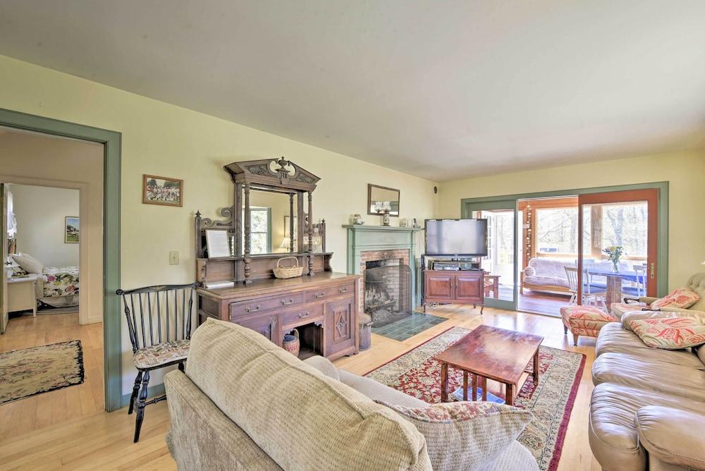 Peaceful Chilmark Farmhouse by Menemsha Beach