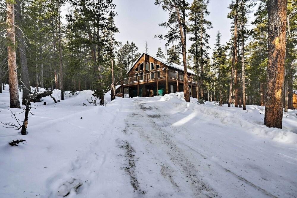 Luxury Mountain Getaway in Fairplay w/ Deck!