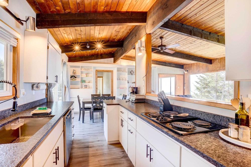 'ocean Vista' Gold Beach Getaway!