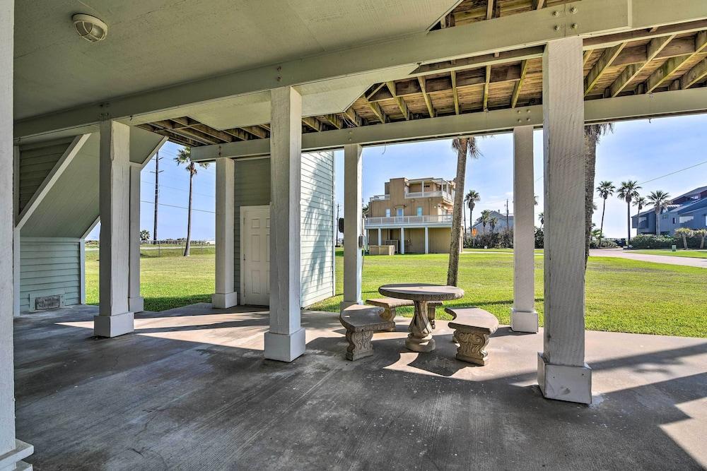 Ocean-view 'kahala Beach Bliss' Home in Galveston!
