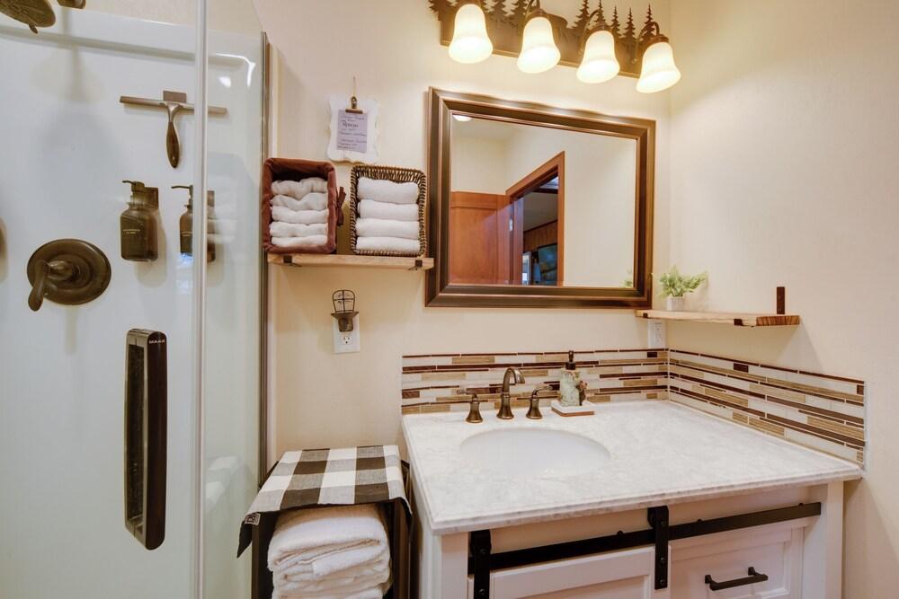 Solon Springs Getaway w/ Dock & Kayaks!