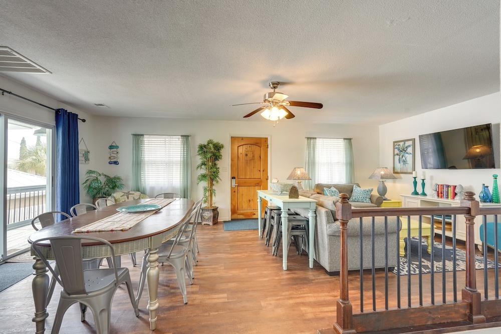 PCB Group Retreat w/ Deck, 1 Block to Beach!