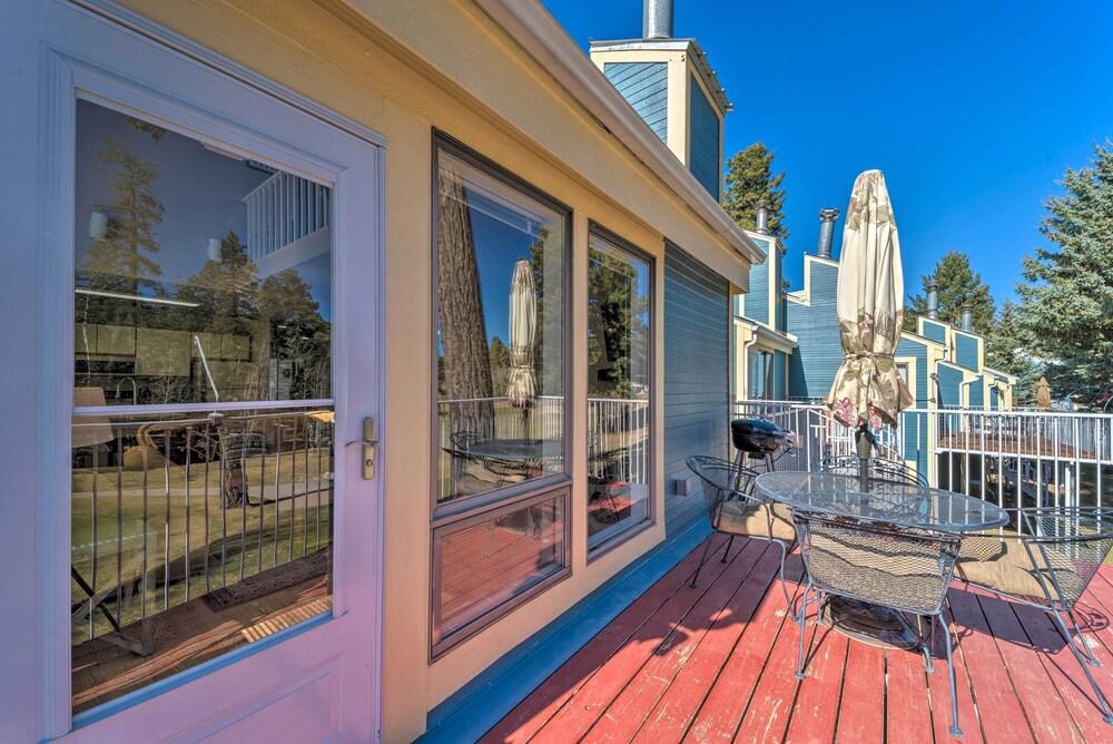 Cloudcroft Townhome w/ Deck - 1 Mi to Burro Ave!