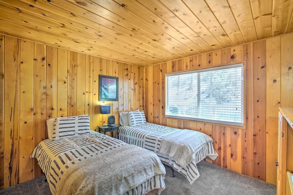 Mountain Chalet in Big Bear City, 5 Mi to Lake!