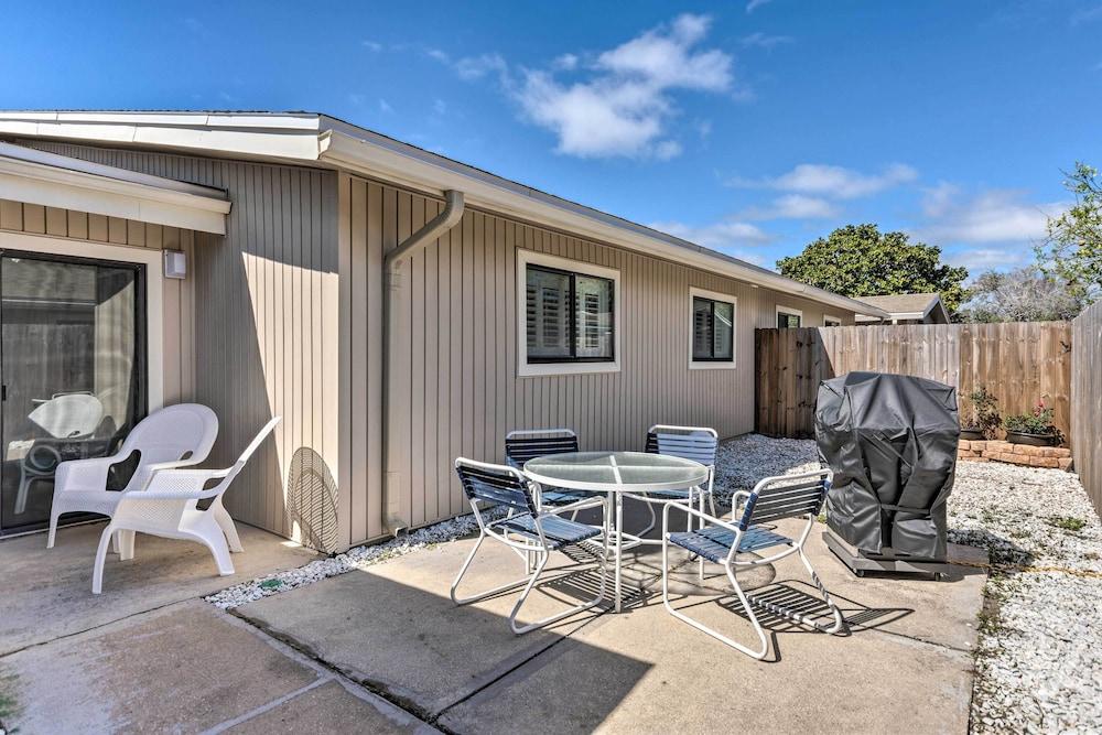 Half-mi to Beach Access: Sunny Miramar Villa!