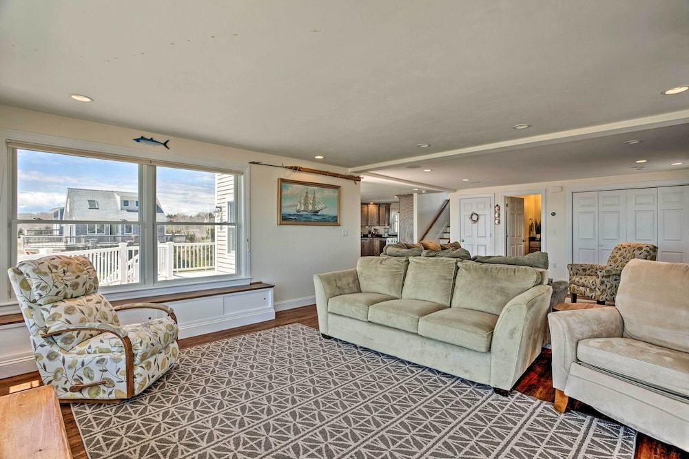 Sunny Beach House Getaway - Steps From Water!