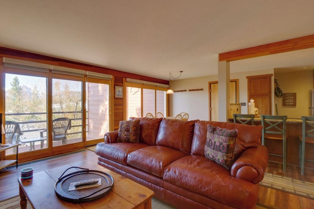 Silverthorne Condo: Patio, Mtn Views, Pool Access!
