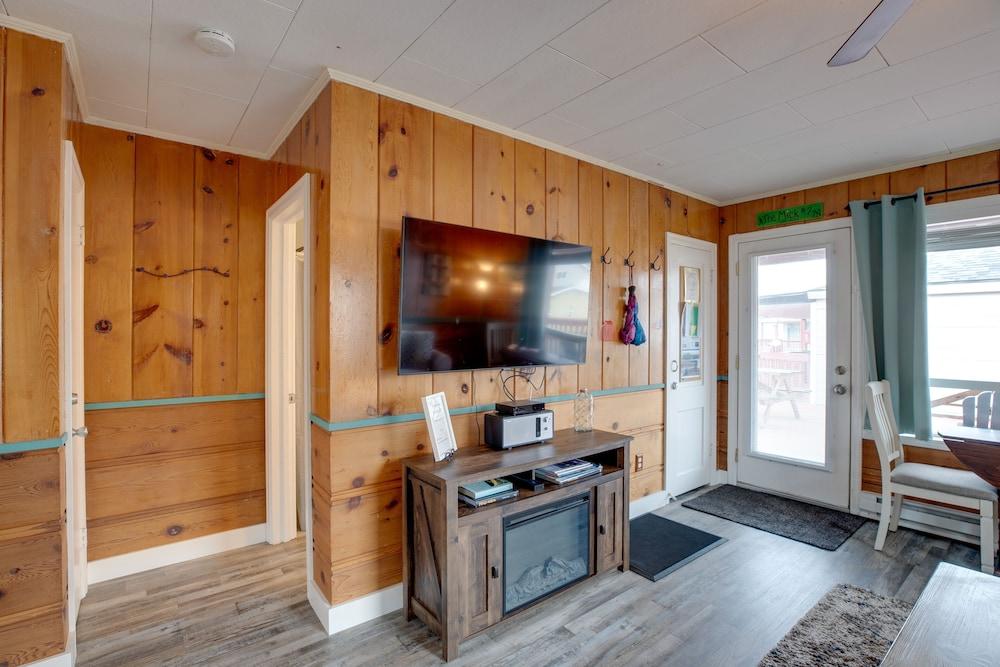 Oceanview Rockaway Beach Condo w/ Deck & Gas Grill