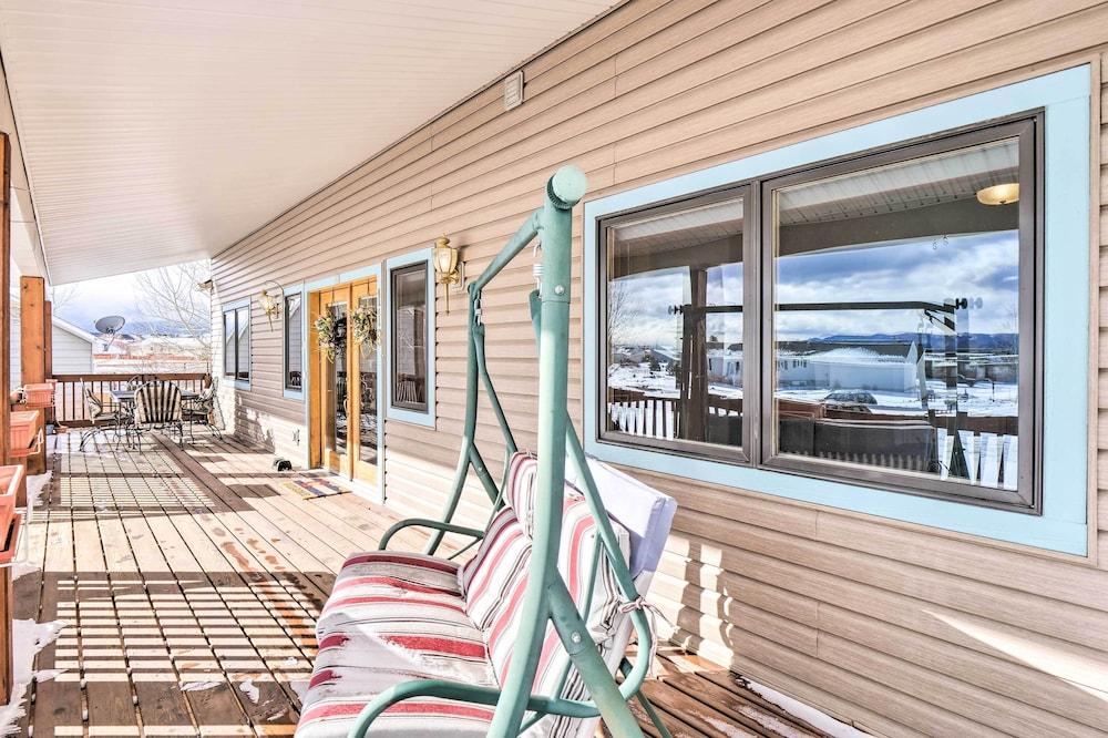 Charming, Spacious & Pet-friendly Buena Vista Home