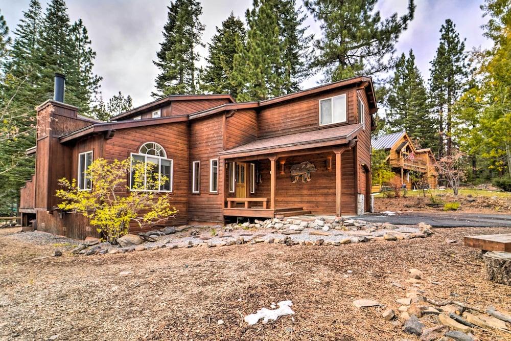 Tahoe Donner Retreat w/ Hot Tub & Fireplace!