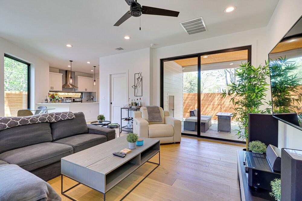 Chic Austin House w/ Spacious Backyard & Hammock
