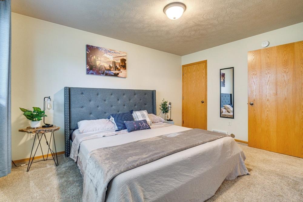 Cozy Sioux Falls House - Walk to Park!
