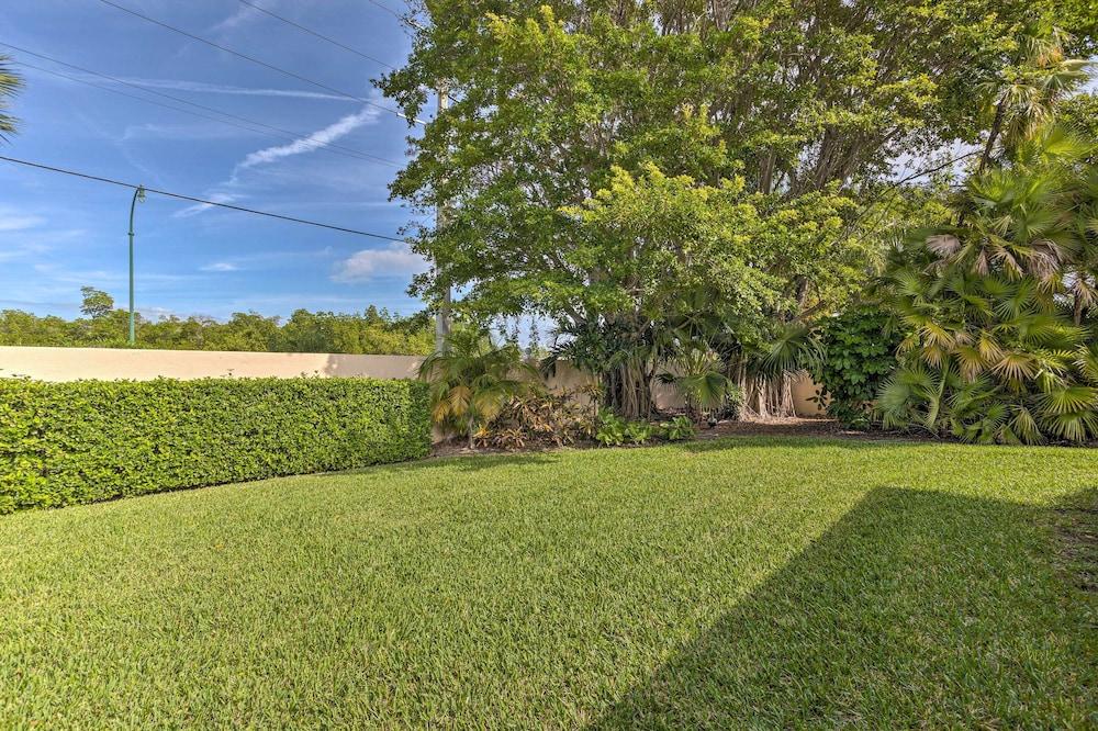 Jensen Beach Home w/ Pool Access < 1 Mi to Beach!