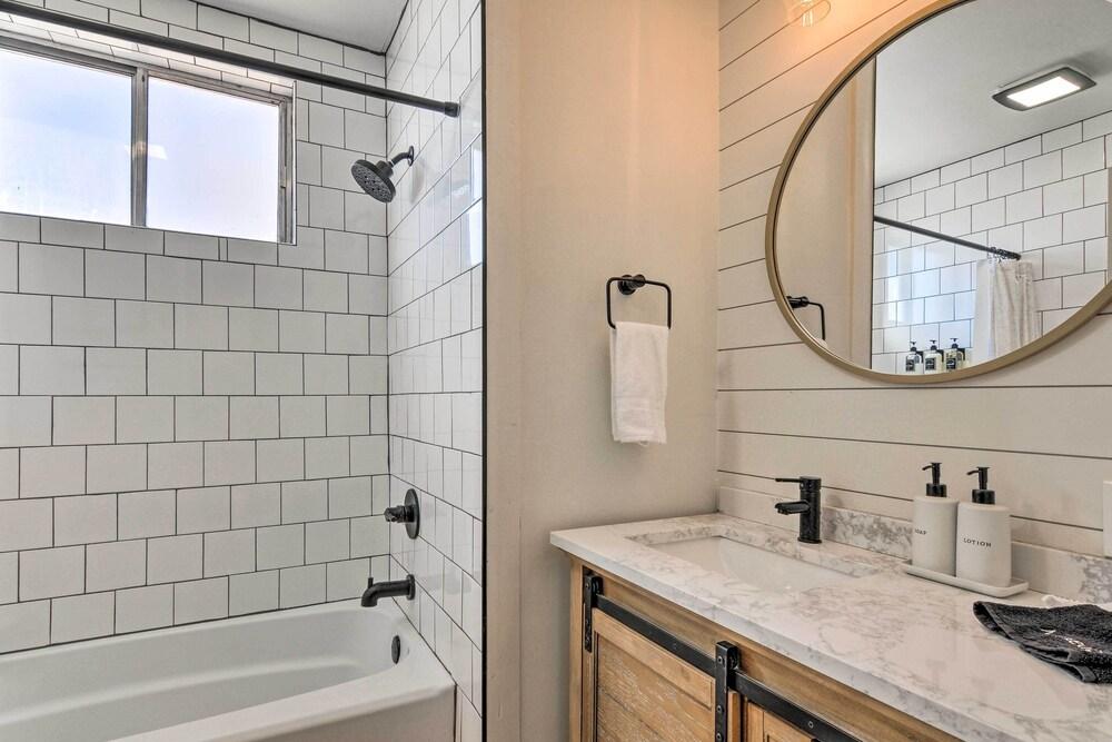 Modern Kanab Home: Fire Pit, Red Rock Views!