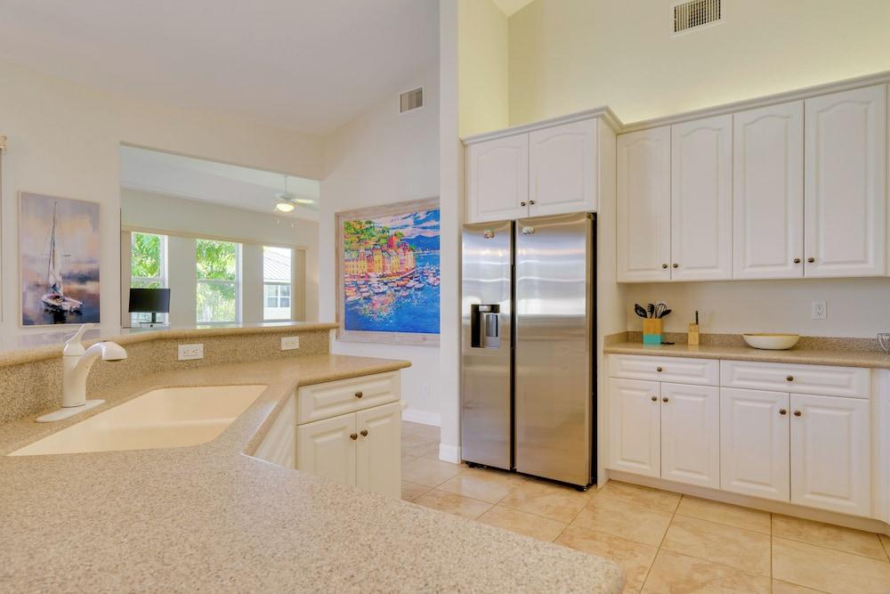 WFH & Relax by Pool: Chic Cape Coral Villa