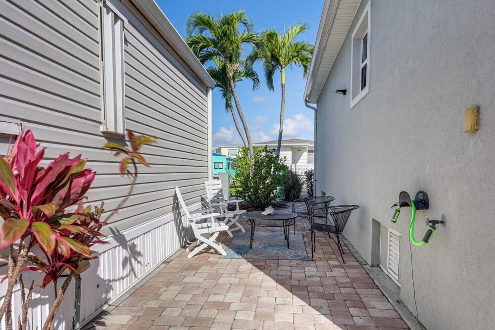 South Hutchinson Island Cottage w/ Beach Access!