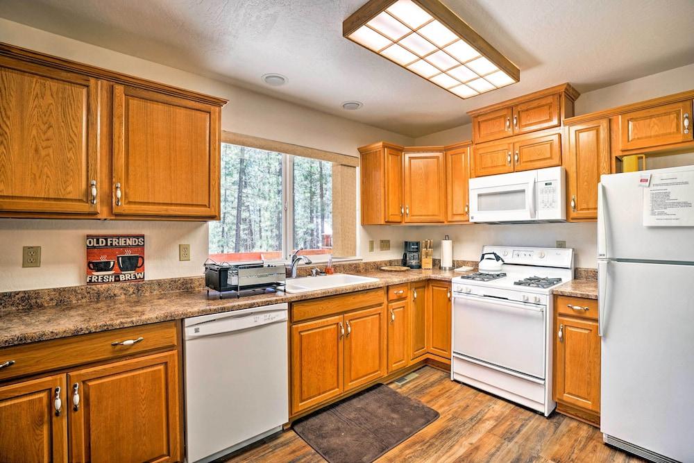 4 Mi to Heavenly: Home w/ Deck in South Lake Tahoe