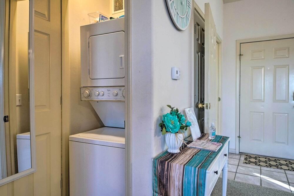 Walk-in Branson West Condo w/ Balcony, Pool Access