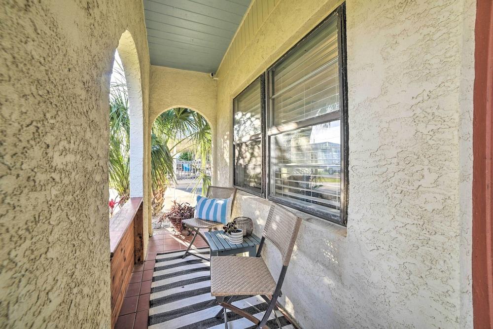 Coastal PCB Cottage W/pool & Bbq: 1block to Beach!