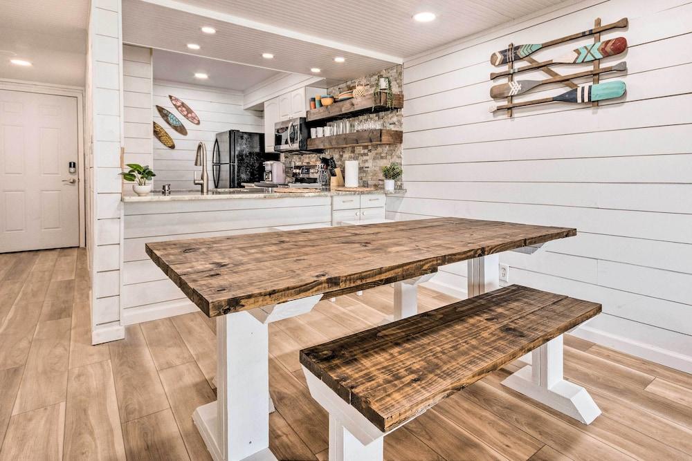 Chic Fort Walton Condo ~ 2 Blocks to Beach!