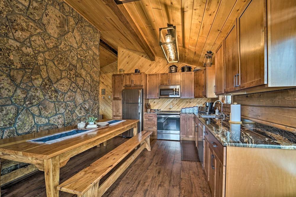 Sprawling Mountain-view Cabin: 5 Mi to Mesa Verde