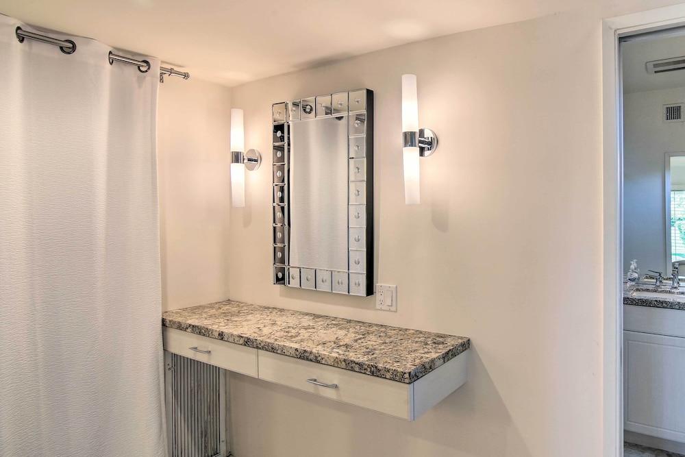 Palm Springs Oasis w/ Pool & Golf Course Views!