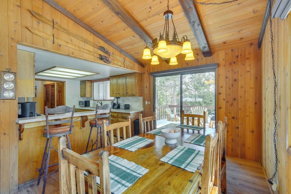 2 Mi to Snow Summit Skiing: Big Bear Cabin w/ Deck