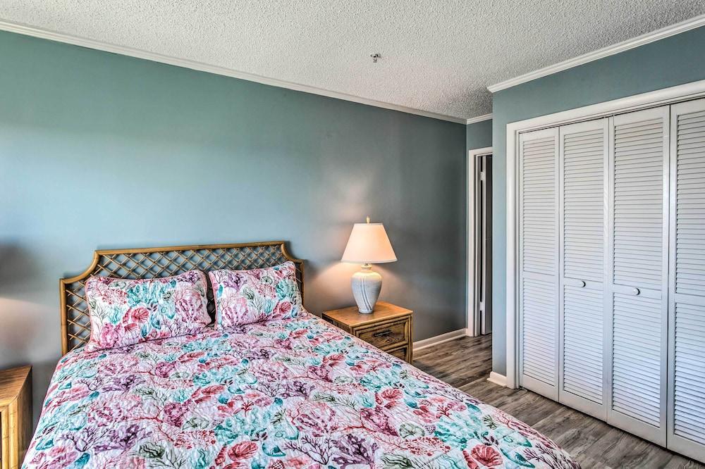 Myrtle Beach Condo - Steps to Ocean & Apache Pier!