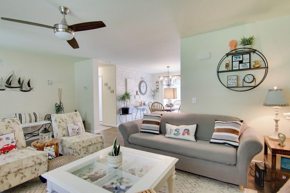 Ocean View Escape ~ 4 Miles to Bethany Beach!