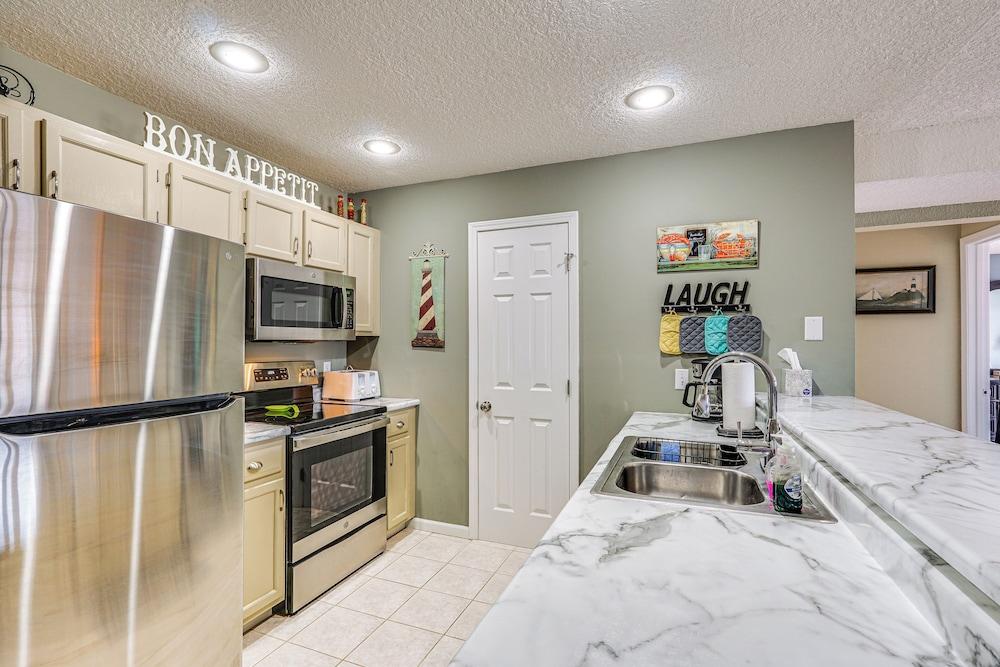 Large Balcony w/ View: Lakefront Osage Beach Condo