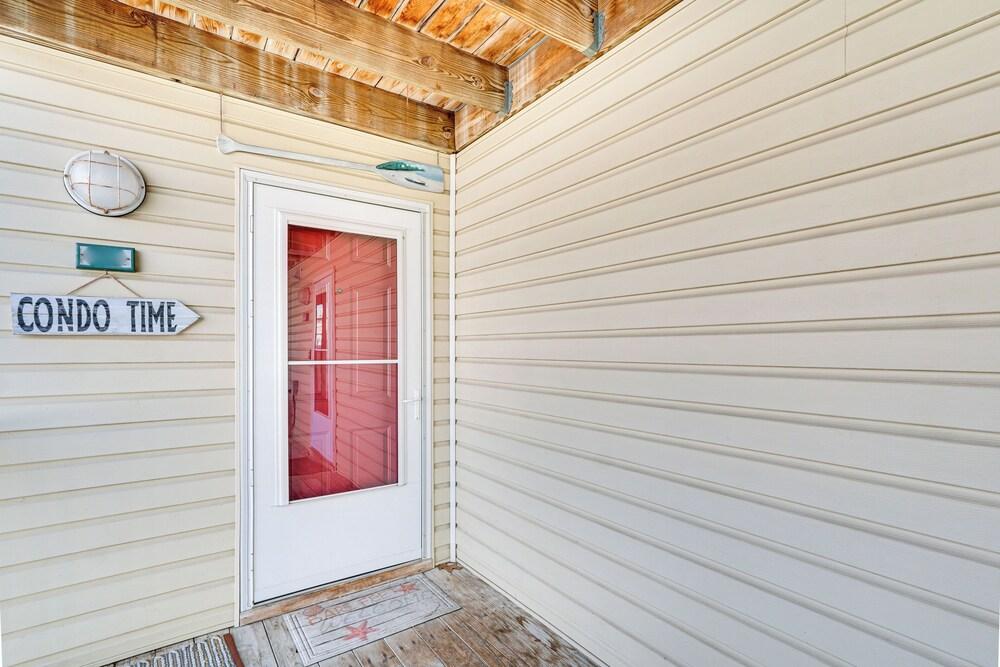 Large Balcony w/ View: Lakefront Osage Beach Condo