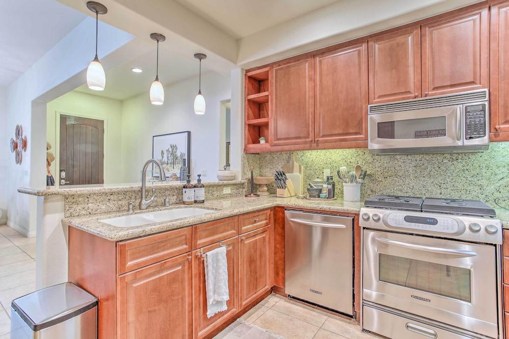 243460: 3BR Desert Retreat w/ Views + Pool Access